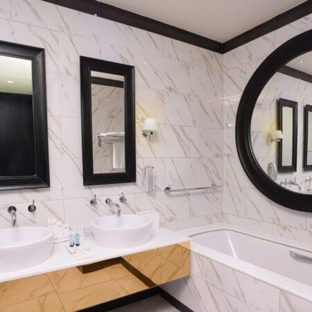 Студия в The Atria