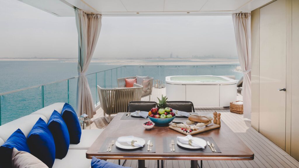 2 bedrooms in Honeymoon Island and The Floating Seahorse